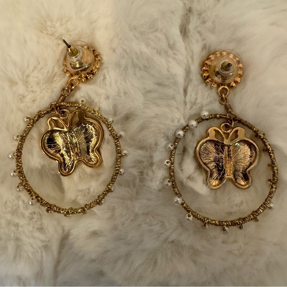Betsy Johnson Butterfly Earrings. Gold dangling Butterflies. Pearls Pink Blue - Picture 7 of 10